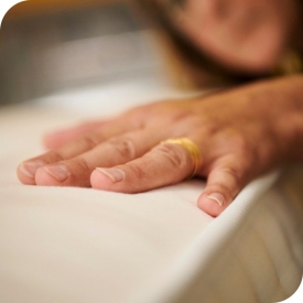 Tréca quality control is a well-kept secret. From the reception of the materials to the delivery at home, we make sure that the manufacturing, quality and comfort standards are respected. Because we are committed to offering our customers the best in high-end quality.
-
Le contrôle qualité Tréca est un secret bien gardé. De la réception des matières à la livraison à domicile nous nous assurons du respect des normes de fabrication, de qualité et de confort. Car nous avons à cœur d'offrir à nos clients le meilleur du haut-de-gamme.

trecaparis #savoirfaire #madeinfrance #beddingluxury